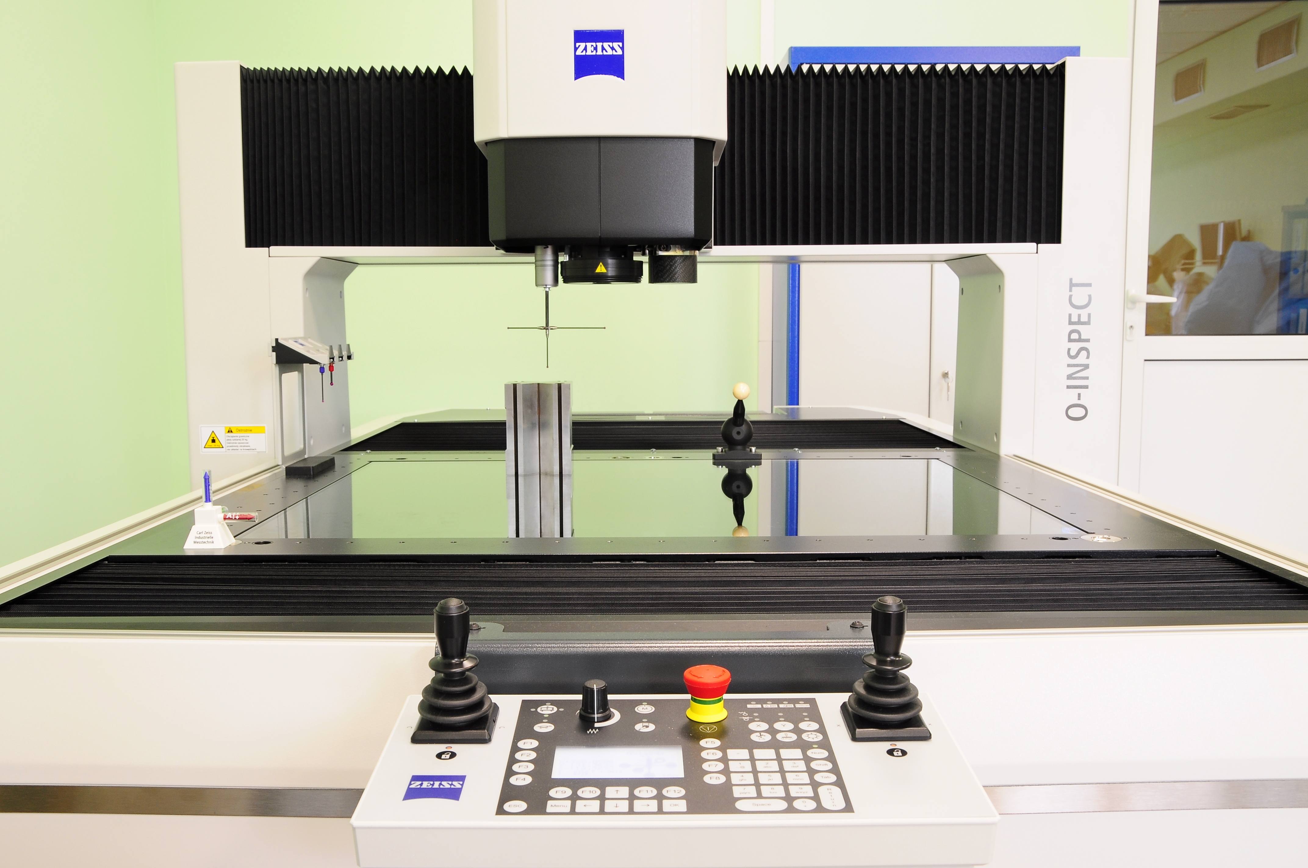 laboratorium-arkom-urzadzenie-pomiarowe-zeiss